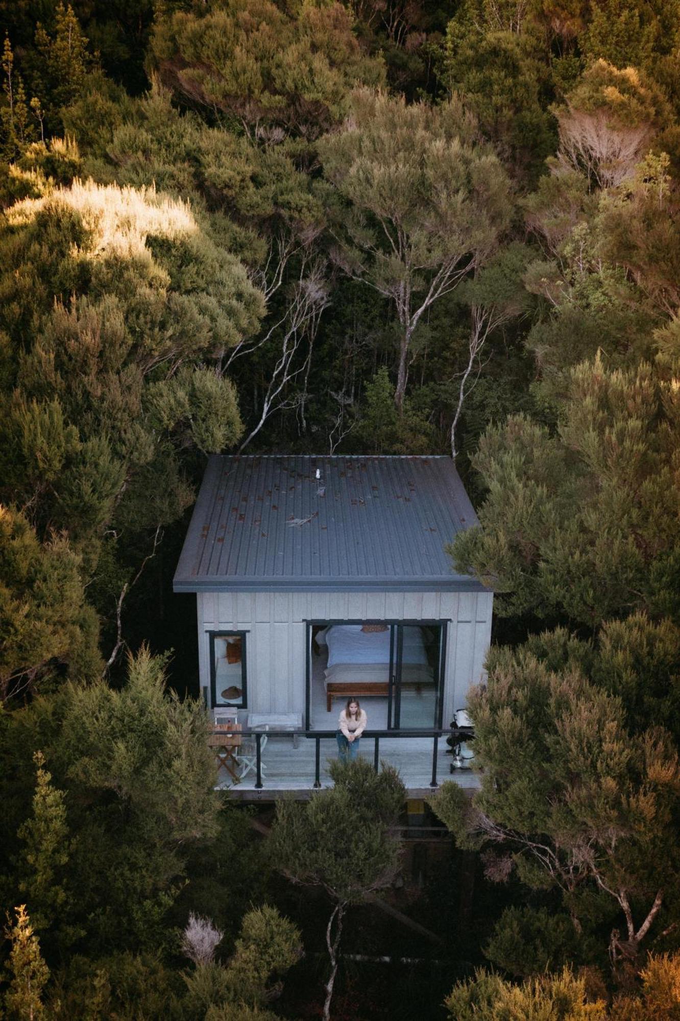 Treehouse Hideaway At Rekindle Tree Houses Opua Екстериор снимка