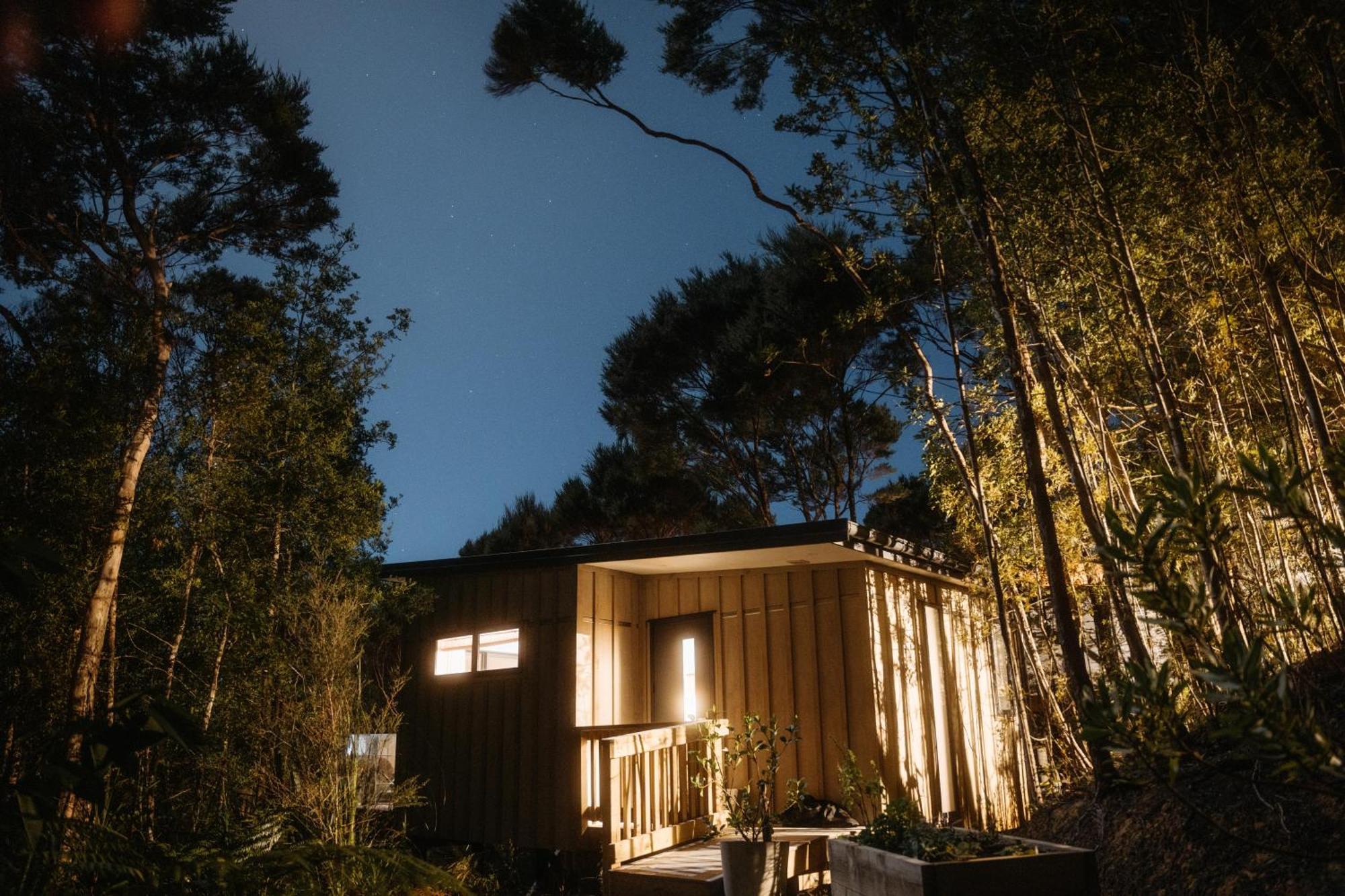 Treehouse Hideaway At Rekindle Tree Houses Opua Екстериор снимка