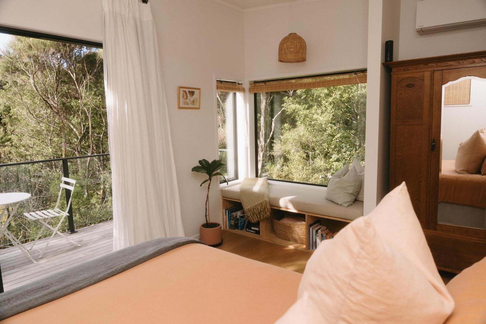 Treehouse Hideaway At Rekindle Tree Houses Opua Екстериор снимка